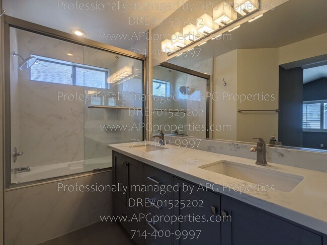 Building Photo - 3519 E Balmoral Dr