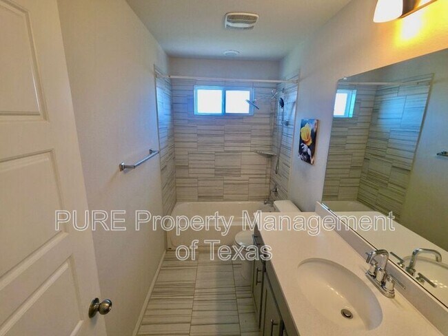 Building Photo - 10400 Alemoor Dr
