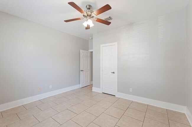 Building Photo - 16727 Sonoma Del Norte Dr