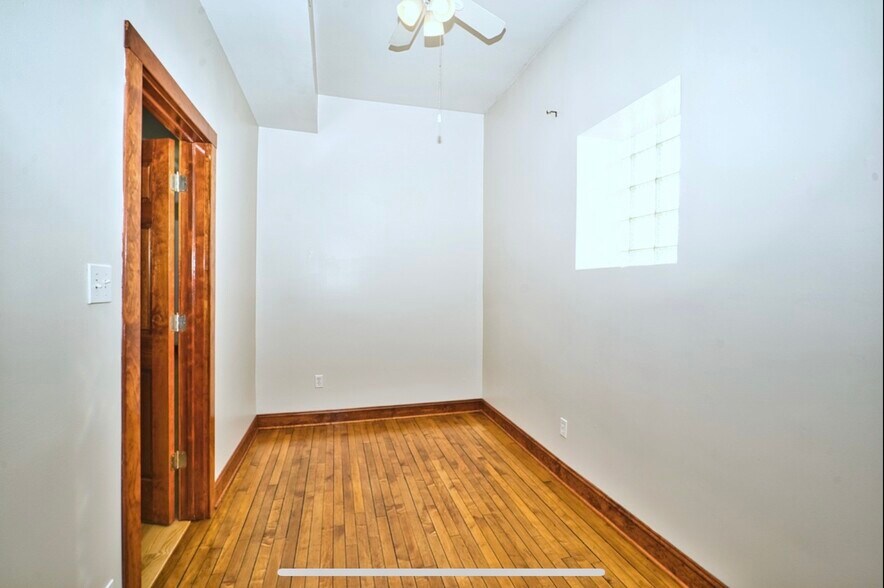 Building Photo - 1747 W Le Moyne St