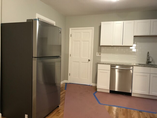 Building Photo - 452 Poplar St