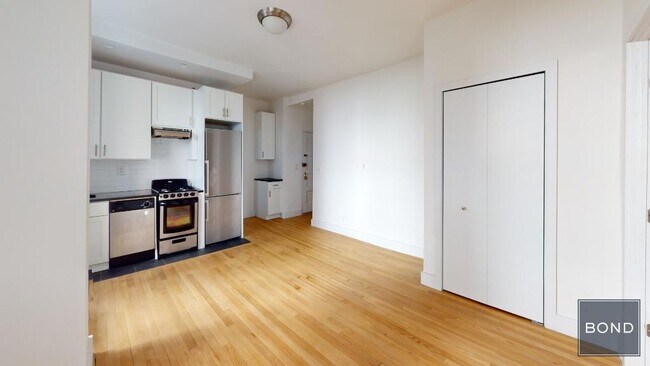 Building Photo - 415 E 73rd St