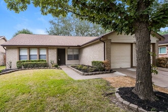 Building Photo - 2406 Heathergold Dr