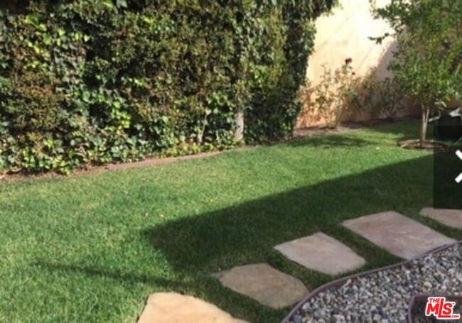 Building Photo - 1122 S Hayworth Ave