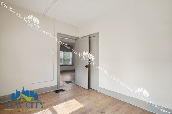 Building Photo - 940-942 Leona Avenue, Columbus, OH 43201