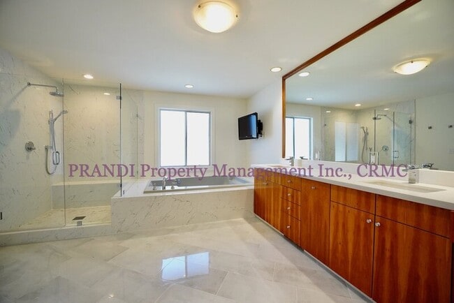 Building Photo - 3 Bartel Ct