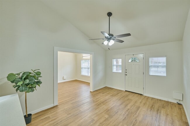 Building Photo - 31 Harbour Row Dr