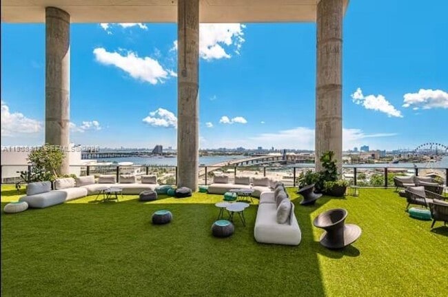 Building Photo - 398 NE 5th St