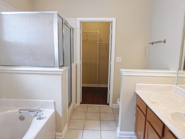 Building Photo - 9100 Cinderhill Cove W
