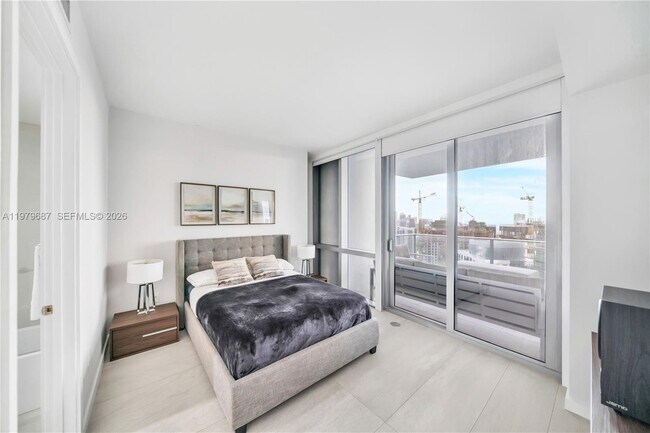 Building Photo - 851 NE 1st Ave