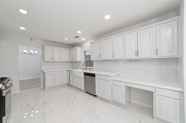 Building Photo - 17310 Winfield Square