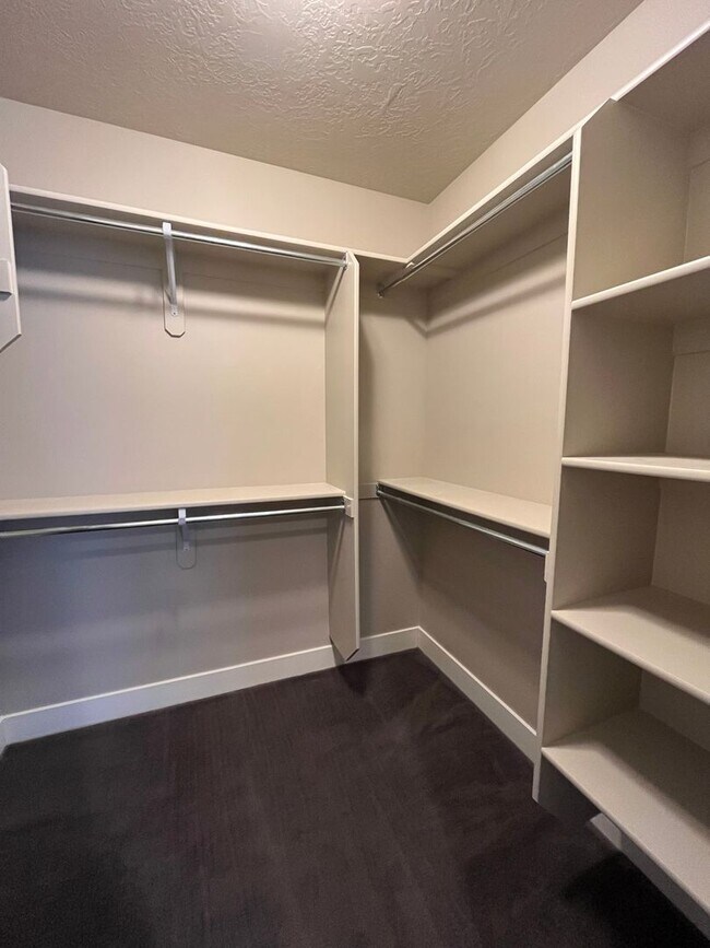 Building Photo - 3 Bed/ 3 Bath Townhome in Draper!