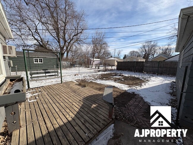 Building Photo - 213 W 39th St