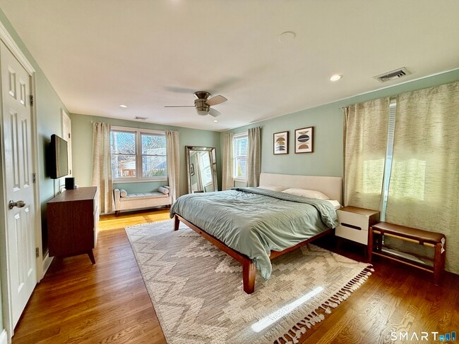 Building Photo - 23 Sleepyhollow Dr