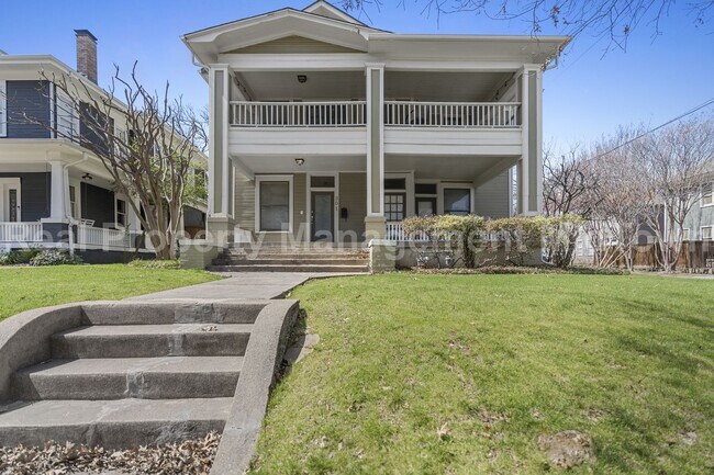 Building Photo - Charming First-Floor Home in Established W...