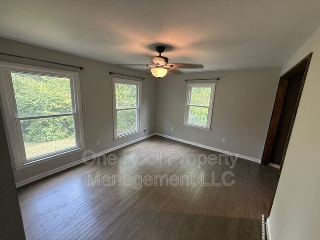 Building Photo - 102 E 96th St