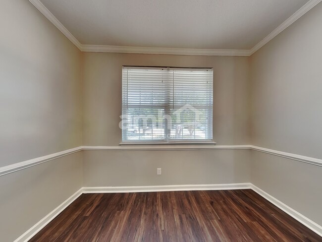 Building Photo - 121 Golden Crest Ct