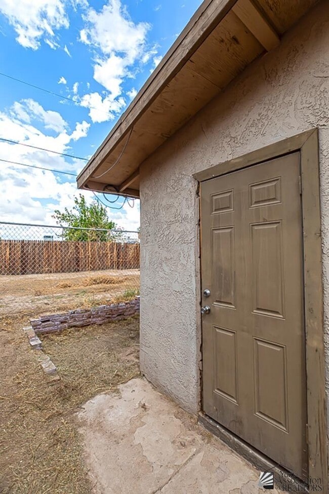 Building Photo - 605 S El Prado Rd