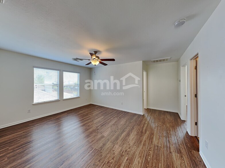 Building Photo - 8339 Loetsch Ridge Way