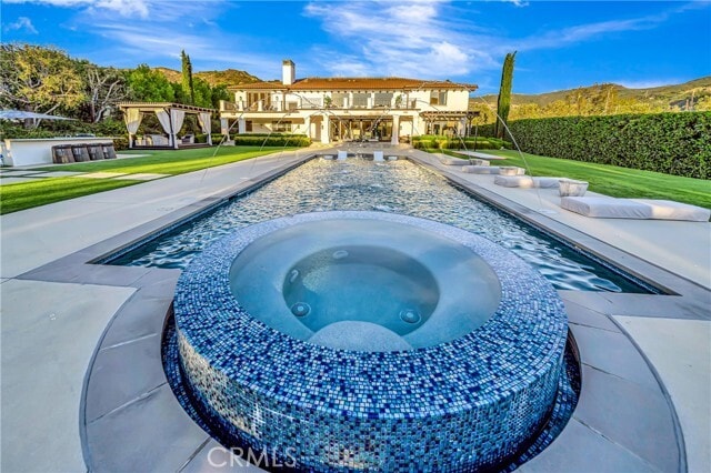 Building Photo - 2037 Delphine Ln