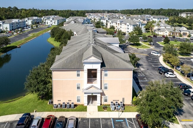 Building Photo - 8226 Green Parrot Rd