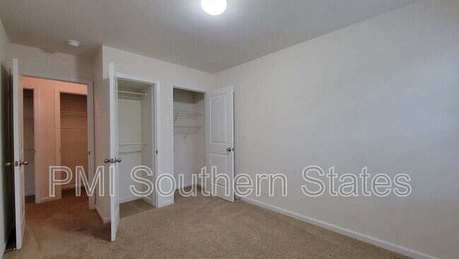 Building Photo - 31 Moorlyn Ln