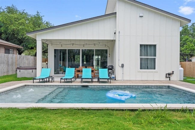 Building Photo - 2211 White Dove Pass