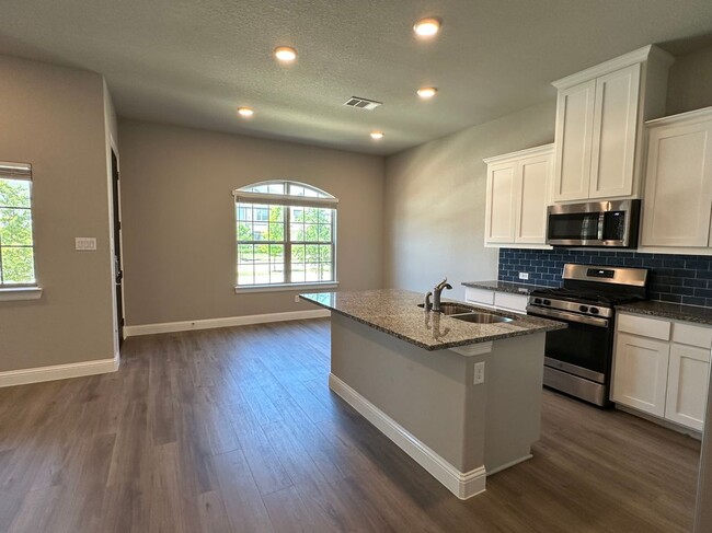 Building Photo - 6556 Iron Horse Blvd