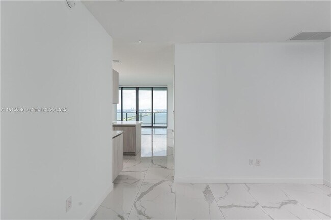 Building Photo - 480 NE 31st St