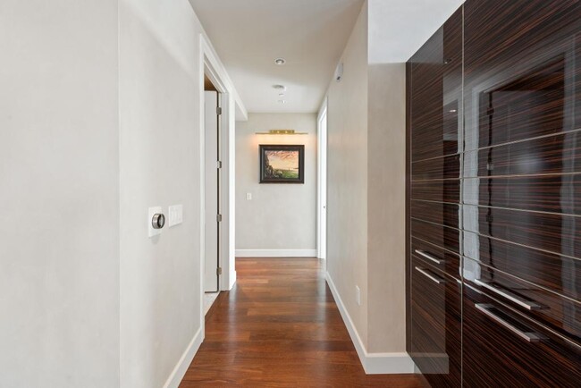 Building Photo - The Escala Condominiums - 3 bedrooms
