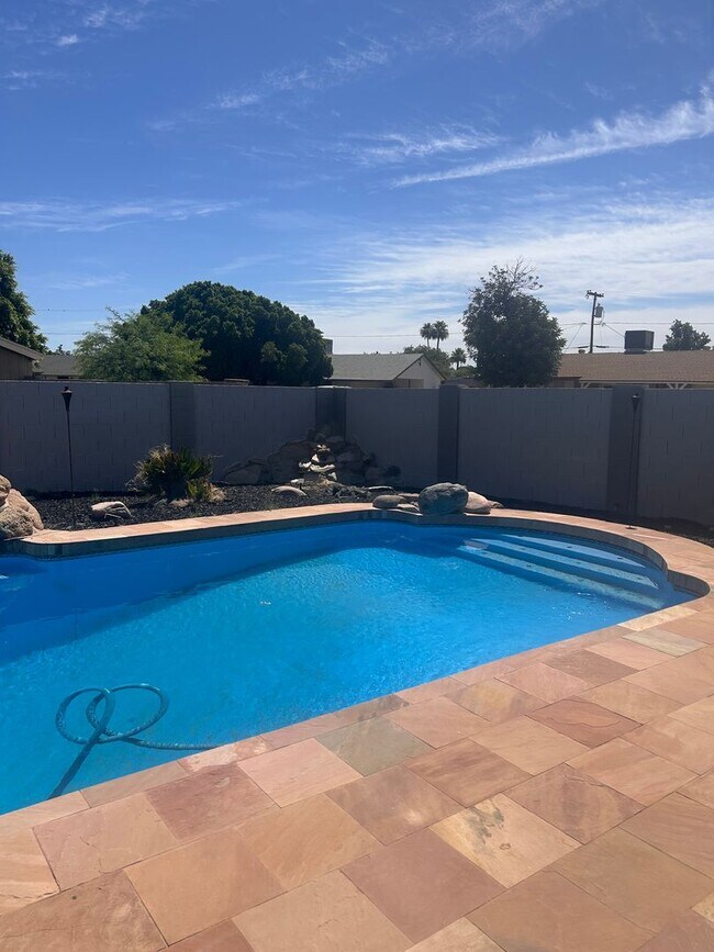 Building Photo - 4 BEDROOM Home w/SPARKLING Pool. $2500.00 Offering Move in Specials