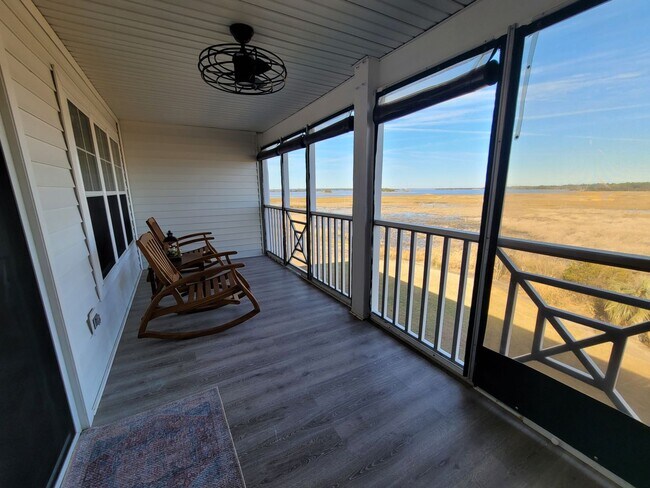 Building Photo - Welcome to our stunning 3-bedroom, 2-bathroom condo located in the beautiful city of Wilmington, NC.