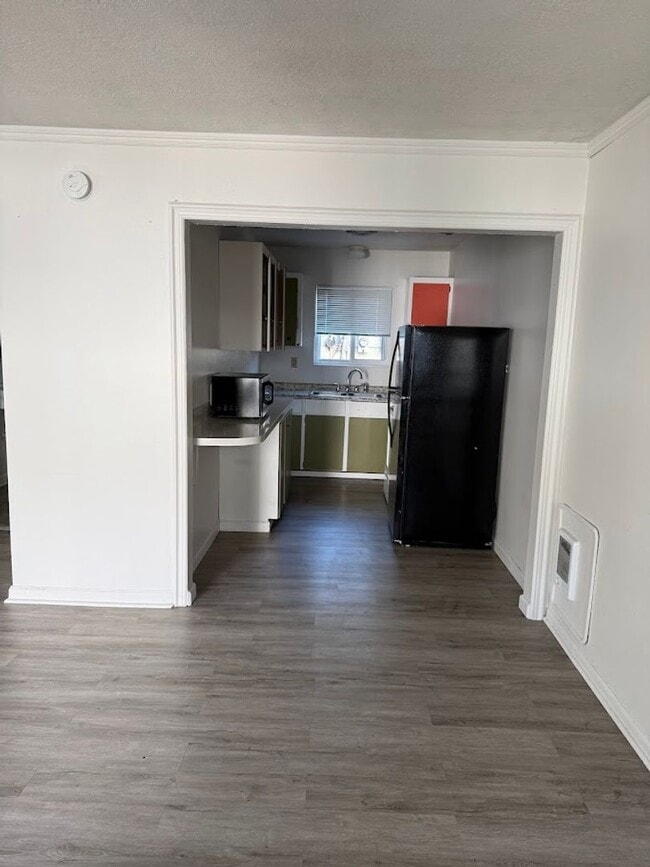 Building Photo - 1113000