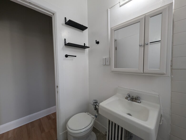 Building Photo - 3835 N Fremont St