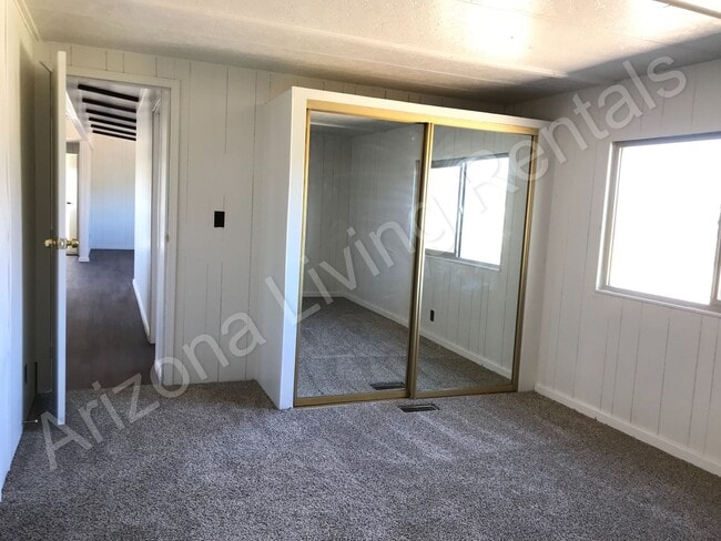 Building Photo - AMAZING 3 BEDROOM HOME