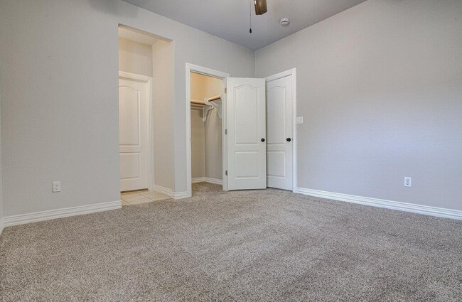 Building Photo - 1425 River Forest Dr