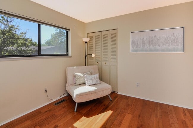 Building Photo - 609 Watersedge Dr
