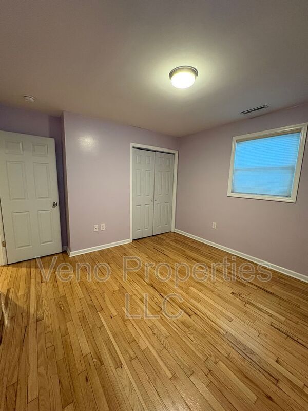 Building Photo - 330 Louden Rd