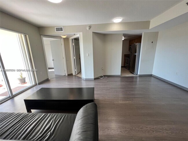 Building Photo - 637 SW 3rd St