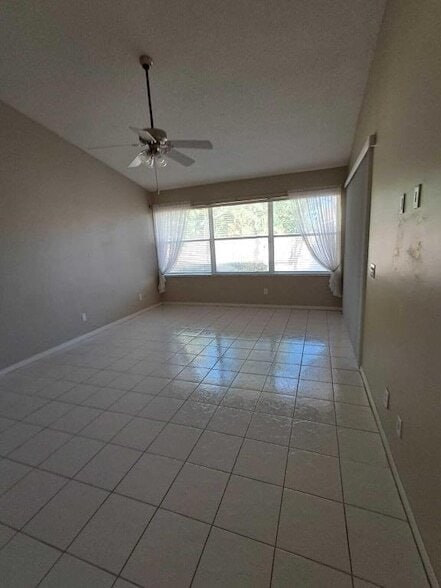 Building Photo - 223 E Coral Trace Cir