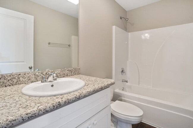 Building Photo - 3 BD 2 BA Split plan Home in the Ocean Spr...