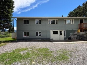 Building Photo - 1402 S Willson Ave