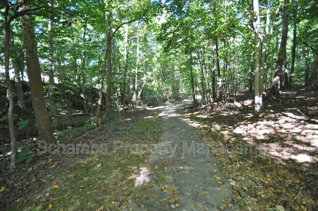 Building Photo - 240 Beechtree Dr