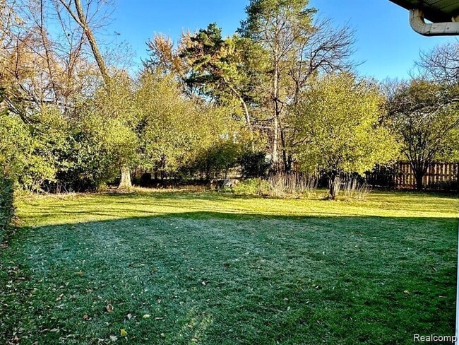 Building Photo - 4302 Sheridan Dr