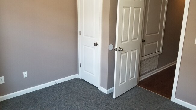 Building Photo - 1949 N Gratz St