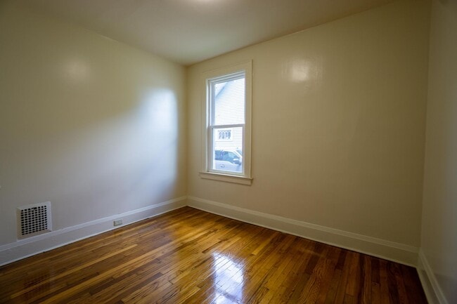 Building Photo - 149 Fellows Ave