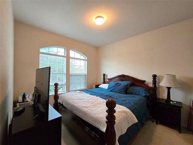 Building Photo - 204 Valona Loop