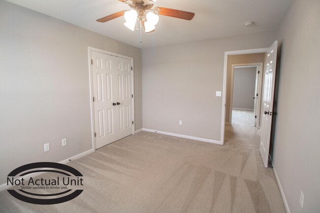 Building Photo - 5000 Derby Ridge Dr