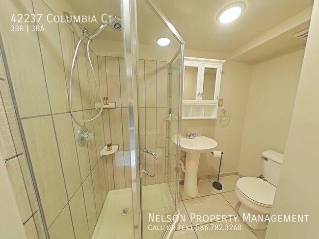 Primary Photo - 42237 Columbia Ct