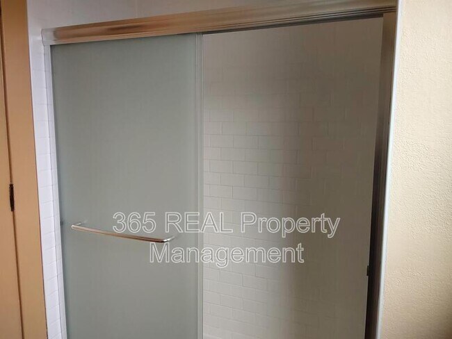 Building Photo - 2018 10th Ave